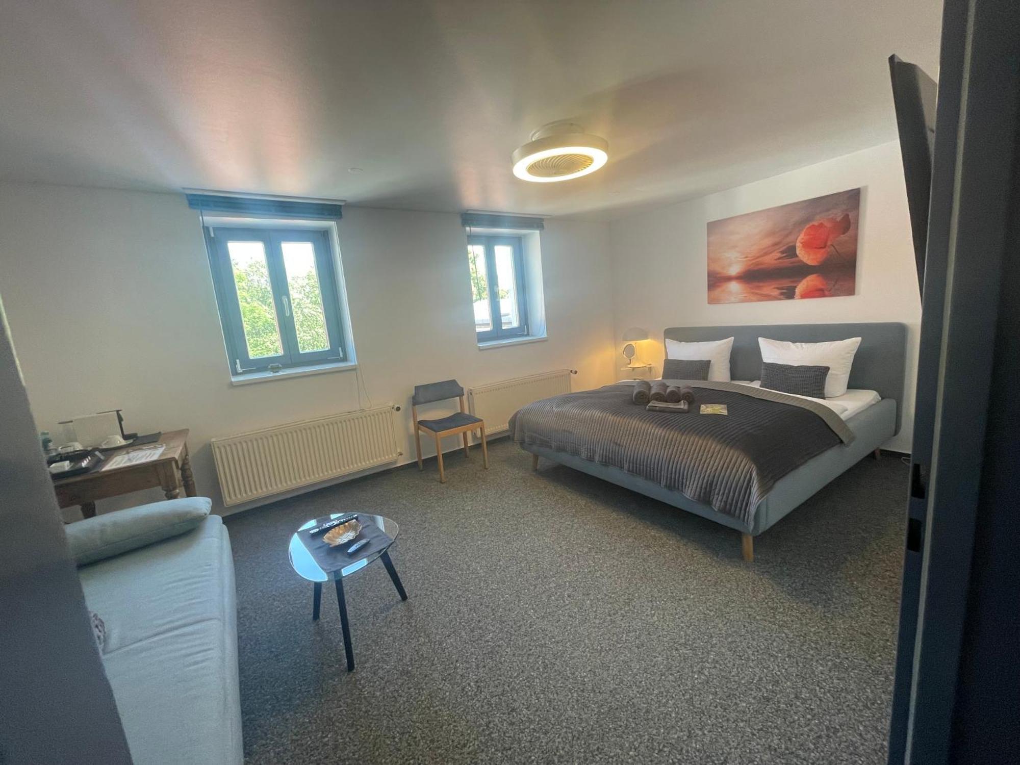 Hotel Kreuzbergbaude Beim Berzdorfer See Mit Wohlfuehl Sauna Markersdorf Ngoại thất bức ảnh